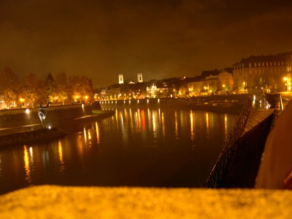  le Doubs, la nuit, tours de la Madeleine